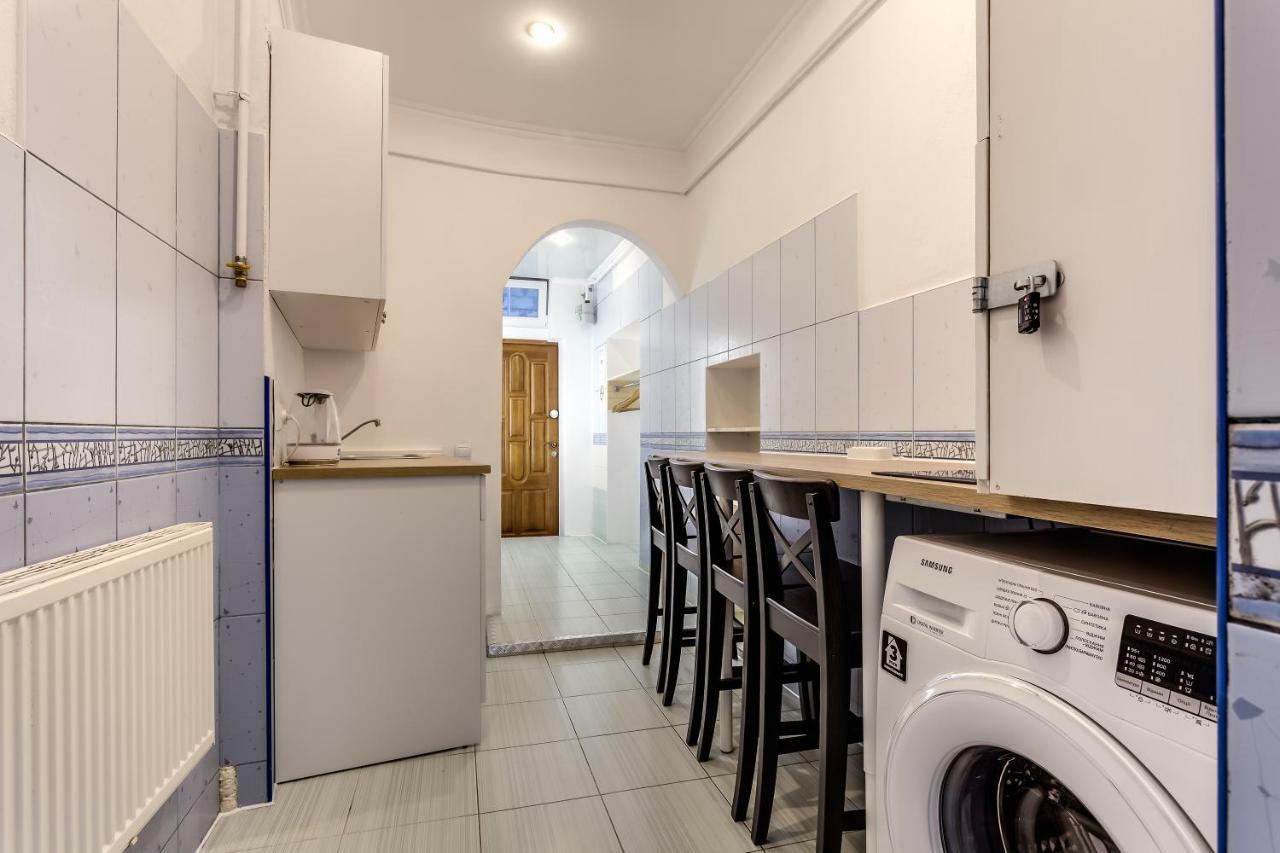 Modern Apartment In Lviv Historic Centre Exterior photo