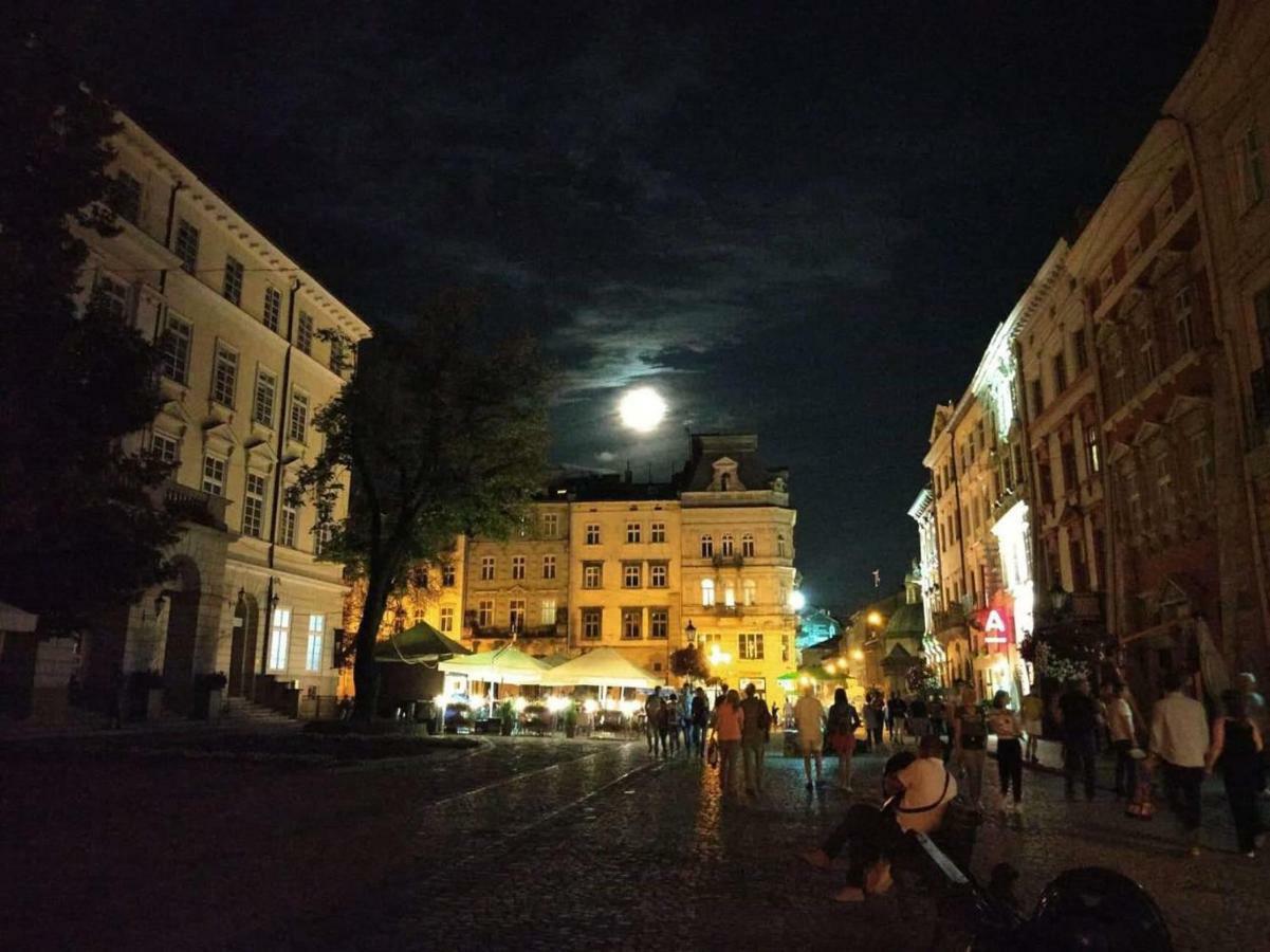Modern Apartment In Lviv Historic Centre Exterior photo